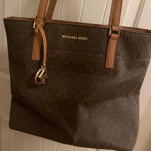 Michael kors signature tote